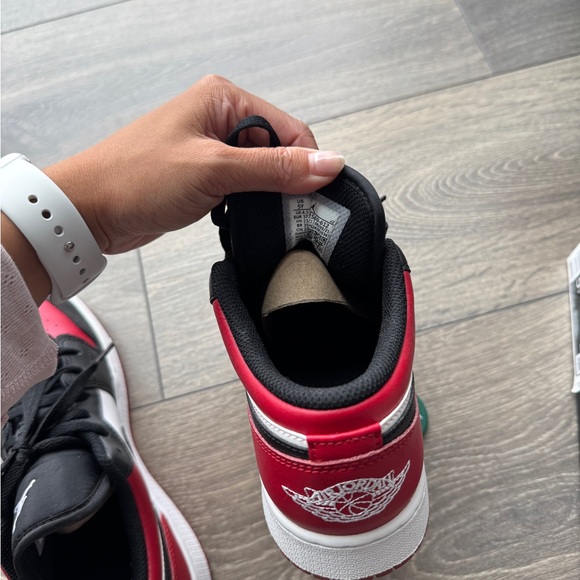 Jordan 1 Low GS - Picture 6 of 8